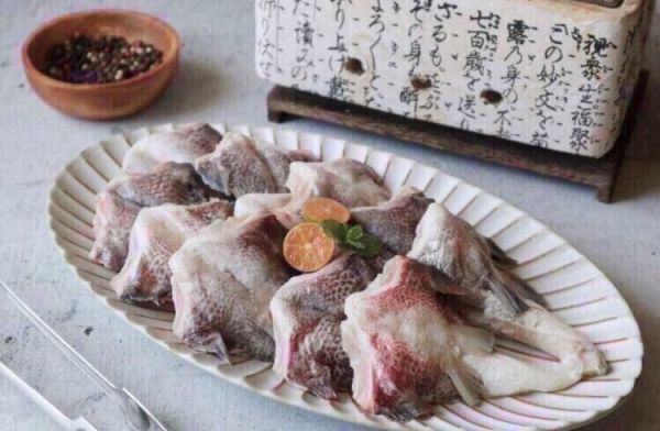 鯛魚下巴   每包150元  (1Kg/ 約11-15片） 