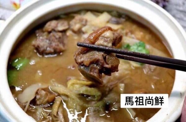 佛跳牆每包320元 1.5KG (固體630g(內容物): 香菇 豬腳 排骨 水翅 肚絲 栗子 芋頭 鴿蛋 銅蝦仁  蒜頭 大白菜 