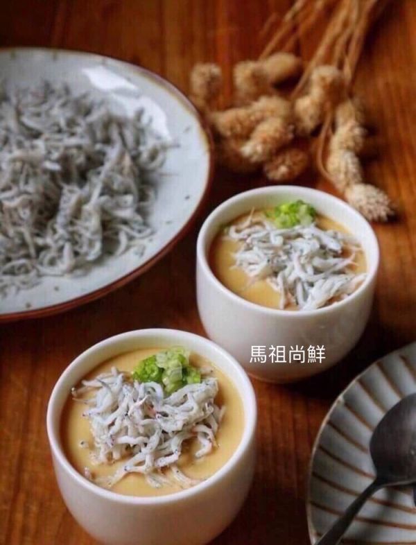 南方澳生食級吻仔魚 2 0 0 元（1組/2盒） +1就是2盒 【商品規格】：200g/盒  【產地】：台灣可以生食等級   淋醬油沾哇沙米很鮮甜~ 