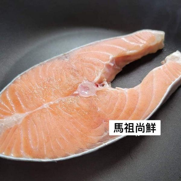 智利厚切鮭魚片 2片320元 