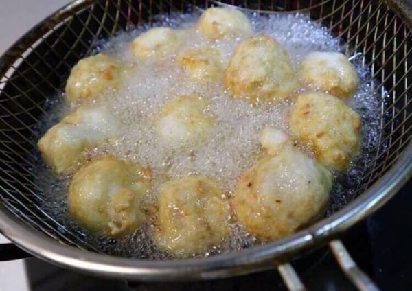 頂級花枝丸特價每包190元百分百花枝含量高達70%   咬下去滿滿花枝 煮湯/油炸皆宜【包裝規格】: 每包600g(約16顆) 