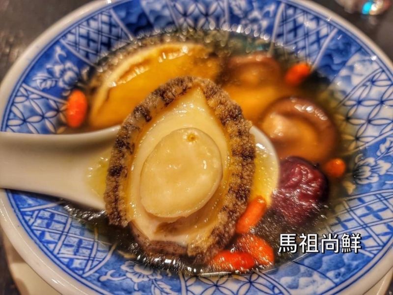 活凍御品半殼鮑魚每包380元 (每包18-20顆,淨重550g) 