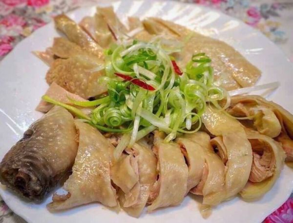去骨蔥油雞腿     每隻270元 （附蔥油包)  【包裝規格】: 每隻500g（不含汁重量） 