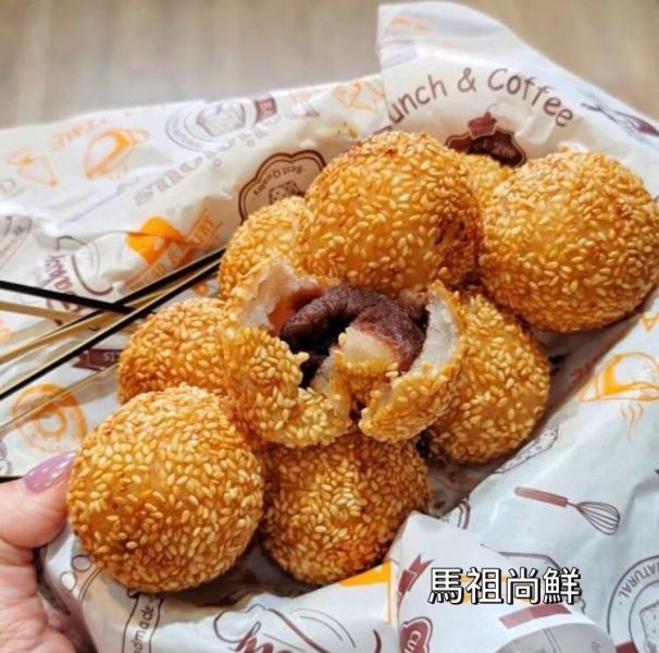 易牙居手工芝麻球   特價190元   【包裝規格】：每盒10粒  【重量】：380g±10% 【產地】：台灣 
