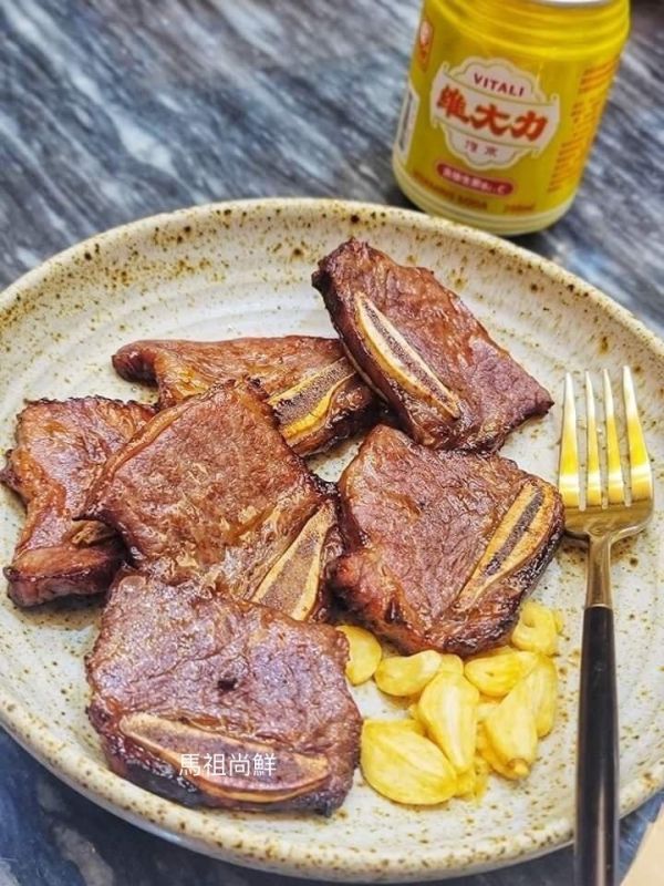 美國特選Choice級帶骨牛小排每包460元  【包裝重量】: 每包500g以上 約3～4片  【進口產地】：美國 