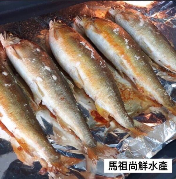 巨無霸(母)香魚每盒600元  【商品規格】：每盒900g4~5尾   【產地】：台灣 