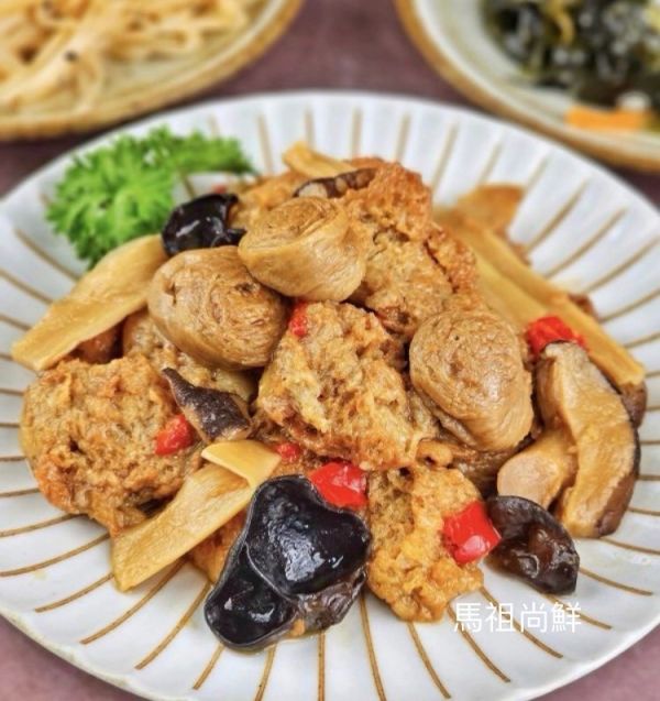 紅燒烤麩年輪（全素）特價 2 7 0 元/組  +1就是3包  【包裝規格】: 每包200g     【保存方式】：冷凍  【保存期限】：標示於包裝  【產地】：台灣 