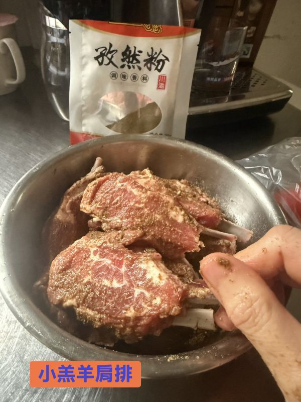 紐西蘭小羔羊肩排    每包450元     【包裝規格:每包500g以上 
