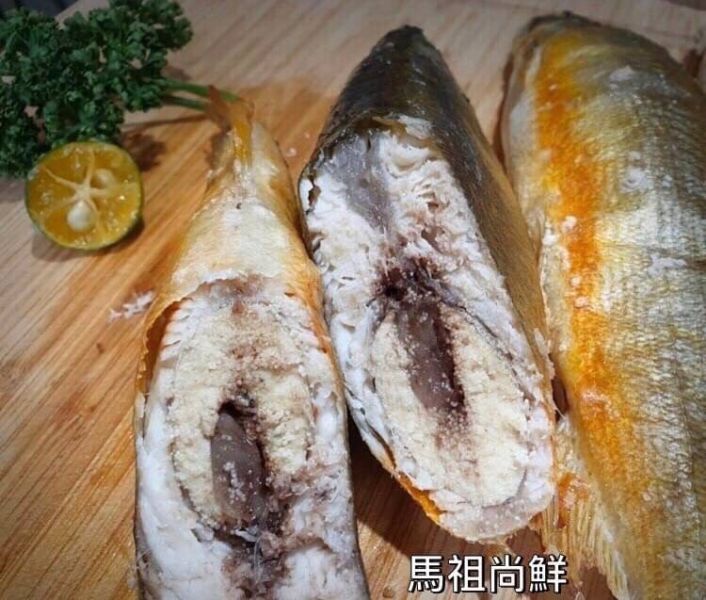 巨無霸(母)香魚每盒600元  【商品規格】：每盒900g4~5尾   【產地】：台灣 