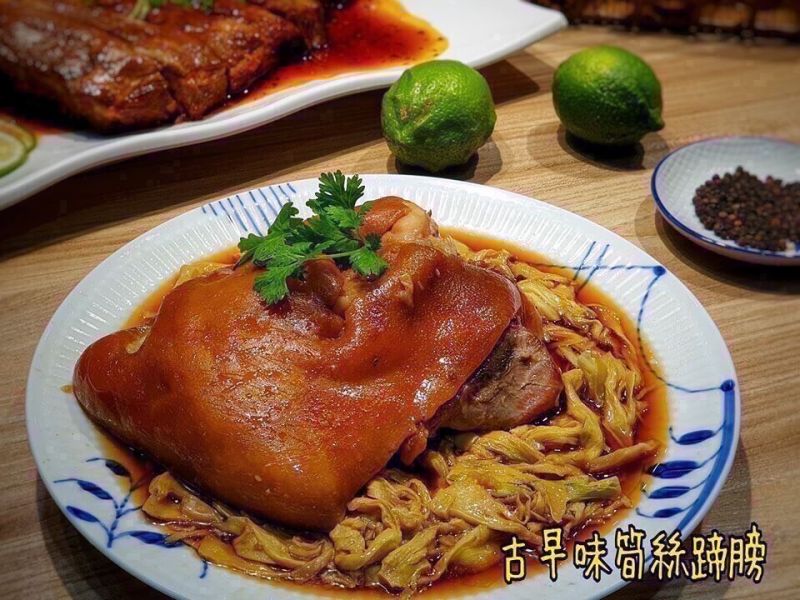 古早味筍絲蹄膀  每包380元【全組內容】  蹄膀 700g+-10%  筍絲550g+-10%  滷汁250g+-10% 