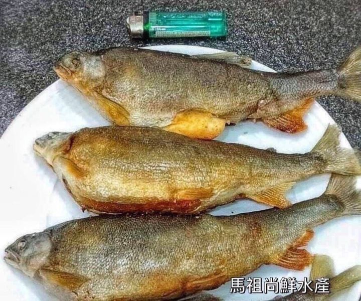 巨無霸(母)香魚每盒600元  【商品規格】：每盒900g4~5尾   【產地】：台灣 
