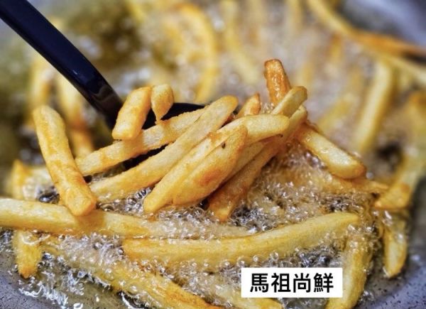 紅龍美式脆薯 (家庭號）每包350元  經濟實惠必囤 【包裝規格】:  每包2.27公斤（超大包家庭號）  【產地】原料美國 產地台灣 