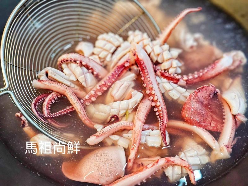 魷魚一夜干( L)   2隻300元 