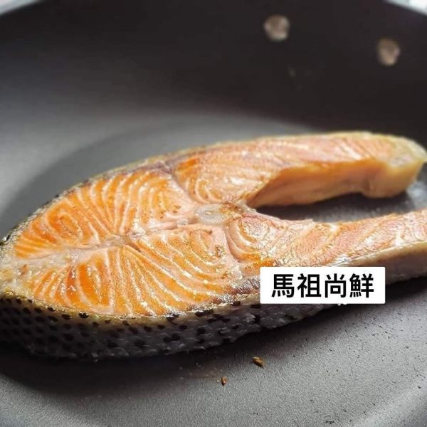 智利厚切鮭魚片 2片320元 