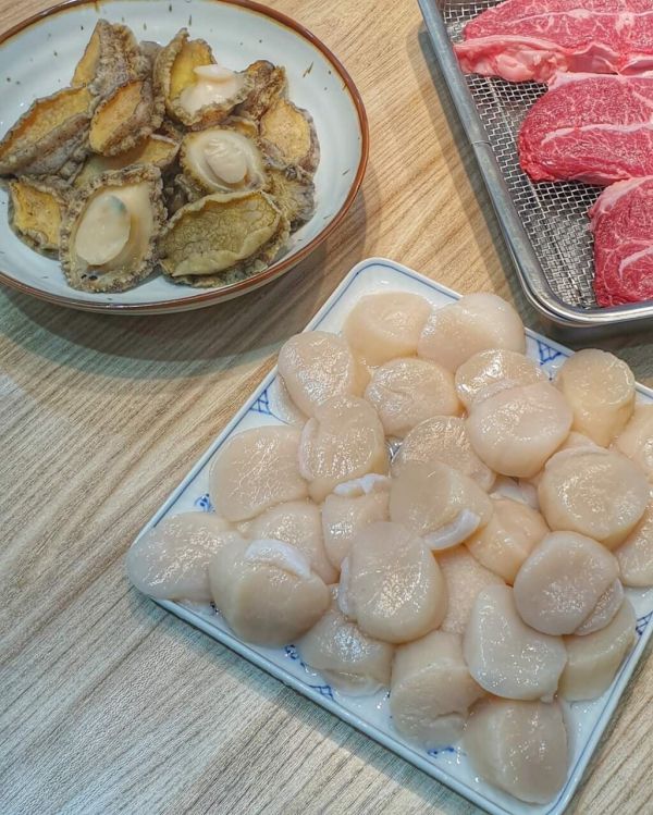 日本北海道生食級干貝(3s)  每盒1500元  【包裝規格】: 每盒41-50顆，1kg±10%   直徑4~5cm 