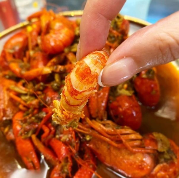 麻辣小龍蝦每盒約20-25隻重量：750g±10%(固形物500g±10%) 特價 280元 