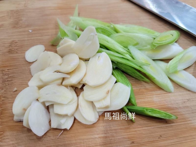 飛魚卵香腸每包180元 每包300克5條入 