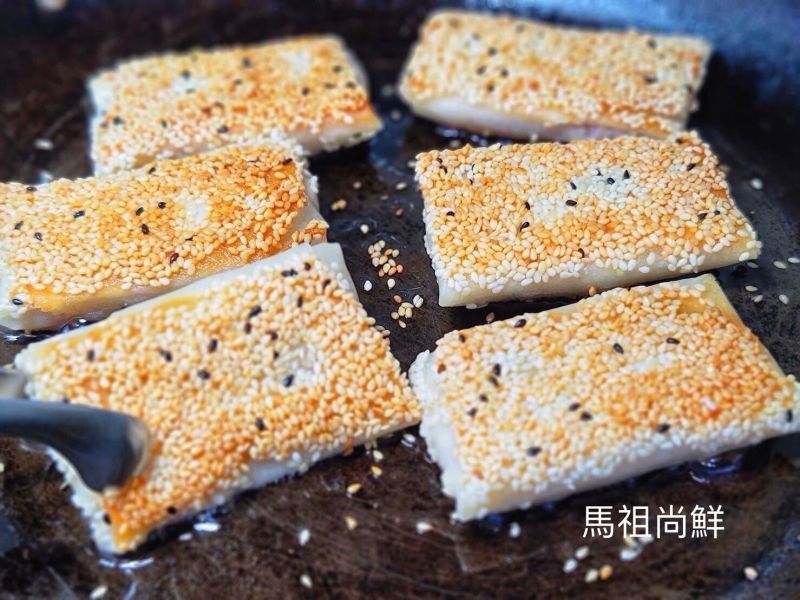 富美手工《芝麻芋泥餅 》  1盒130元  5盒以上每盒125元（240g/6條/盒） 