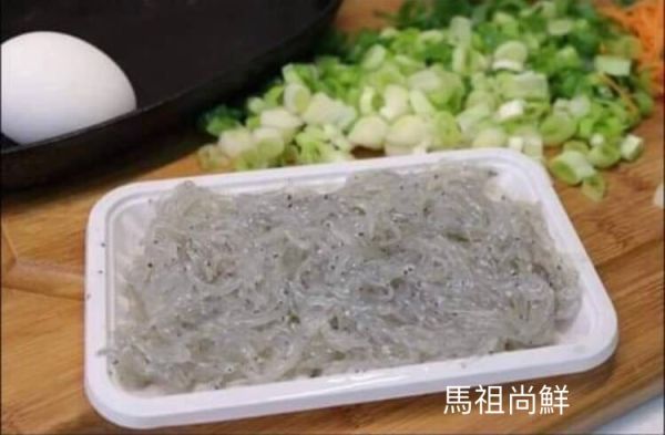 南方澳生食級吻仔魚 2 0 0 元（1組/2盒） +1就是2盒 【商品規格】：200g/盒  【產地】：台灣可以生食等級   淋醬油沾哇沙米很鮮甜~ 