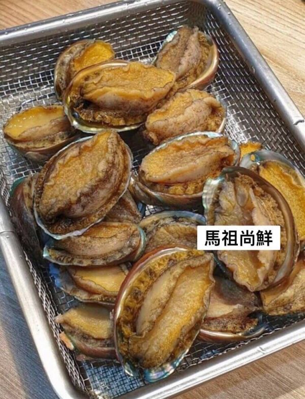 御品半殼鮑魚每包420元(每包10-12顆,淨重550g) 