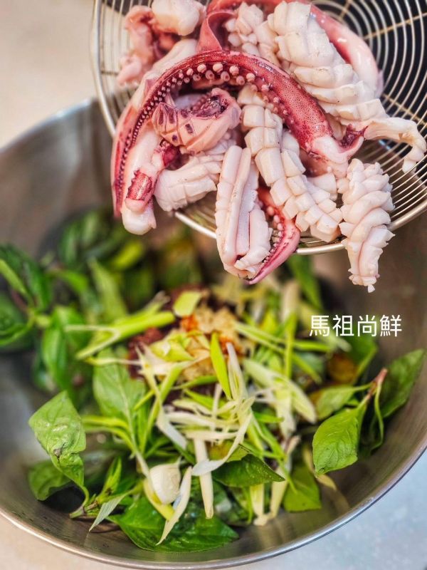 魷魚一夜干( L)   2隻300元 