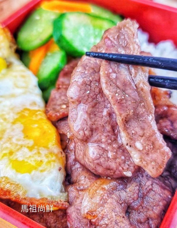 us雪花牛(卡露比)燒烤片每盒200元   【包裝規格】: 每盒200g     【進口產地】：美國安格斯黑牛 