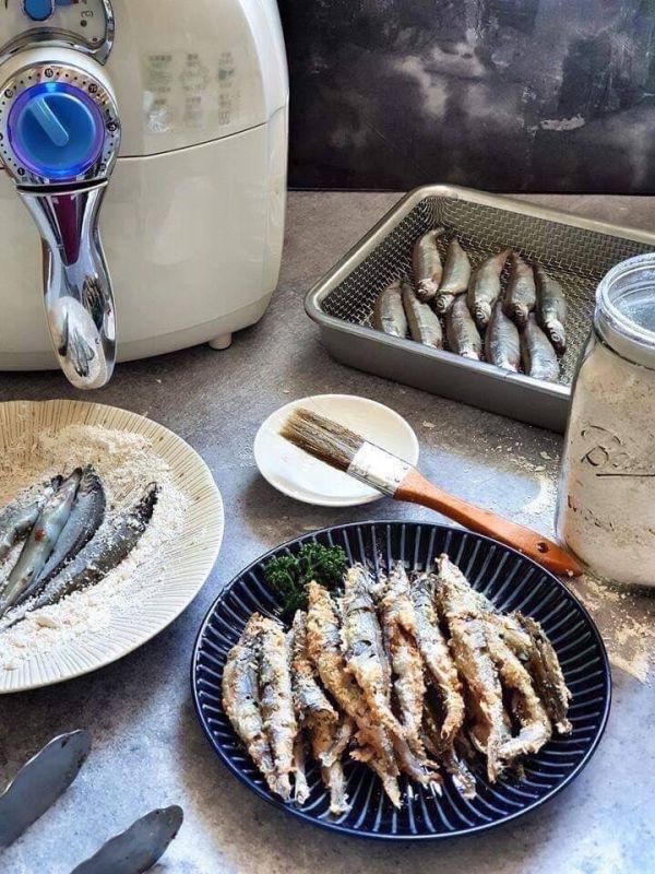 爆卵柳葉魚一盒130元 二盒250元(每盒300g/約14尾) 