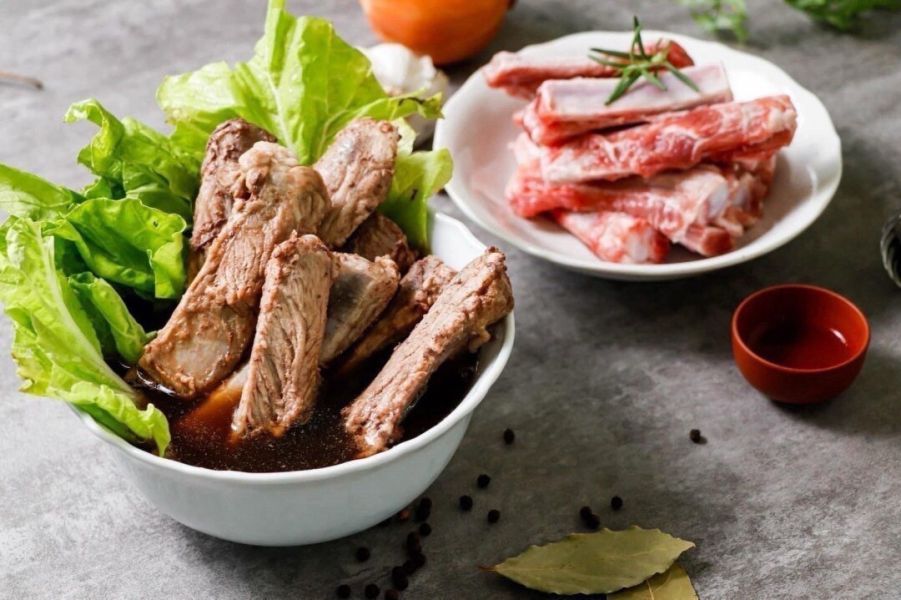 帶肉豬肋骨(豬支骨) 每包1 0 0 元    【包裝重量】: 每包500g 【產地】：台灣 