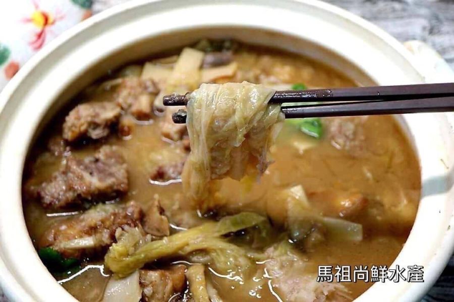佛跳牆每包320元 1.5KG (固體630g(內容物): 香菇 豬腳 排骨 水翅 肚絲 栗子 芋頭 鴿蛋 銅蝦仁  蒜頭 大白菜 