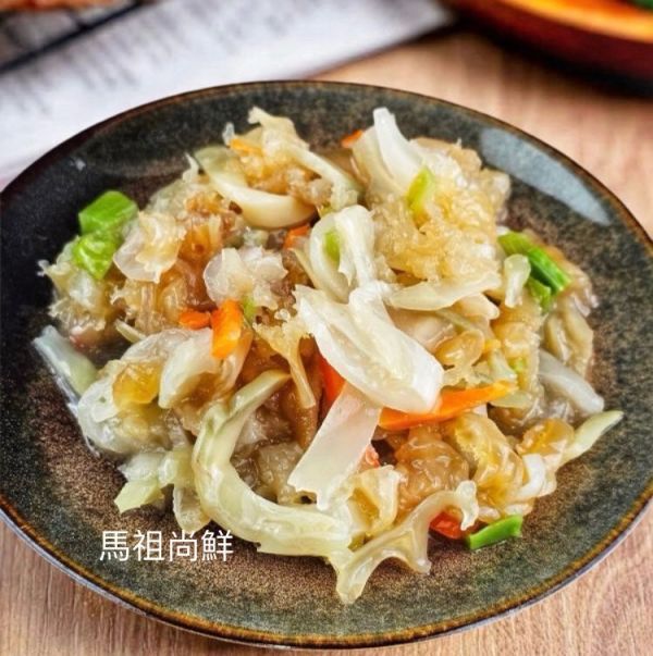 鮮脆海蜇頭 （葷食）特價 2 7 0 元/組  +1就是3包  【包裝規格】: 每包200g     【保存方式】：冷凍  【保存期限】：標示於包裝  【產地】：台灣 