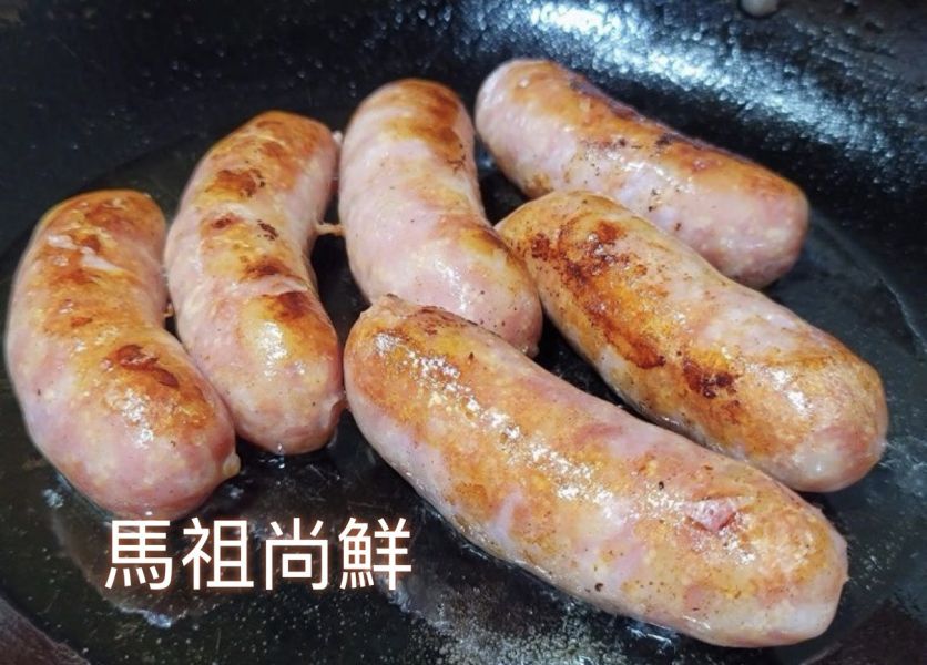 飛魚卵香腸每包180元 每包300克5條入 