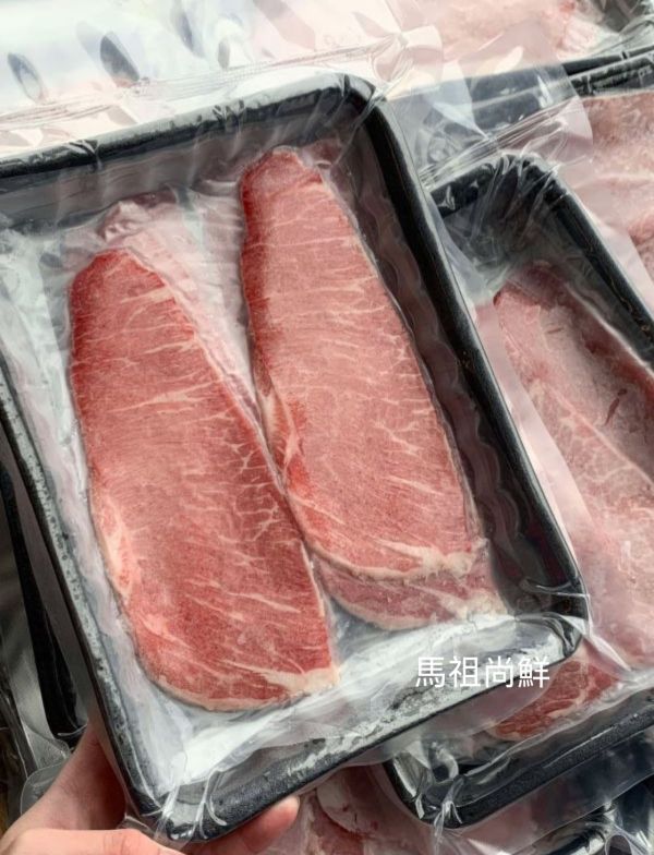 伊比利豬翼板火鍋片嚐鮮價220元  每盒200g (約10-12片實際規格以重量為主)  【進口產地】：西班牙 
