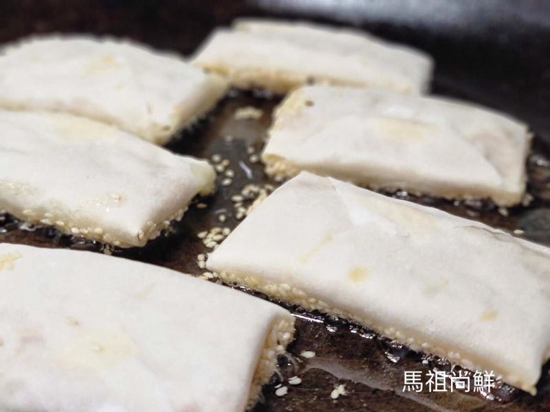 富美手工《芝麻芋泥餅 》  1盒130元  5盒以上每盒125元（240g/6條/盒） 