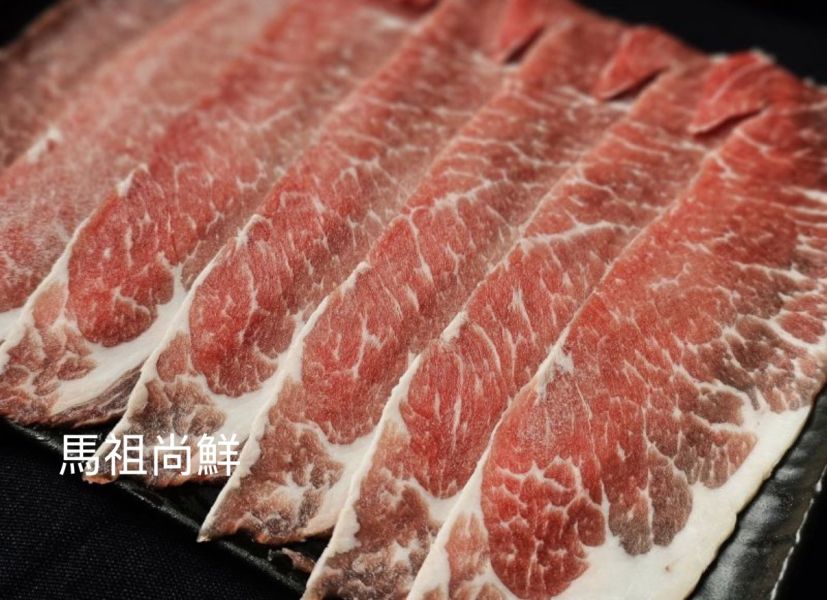 伊比利豬翼板火鍋片嚐鮮價220元  每盒200g (約10-12片實際規格以重量為主)  【進口產地】：西班牙 