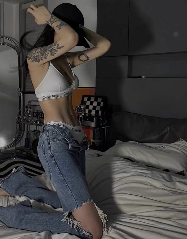 CkTriangle Calvin Kelin深V三角杯運動內衣 