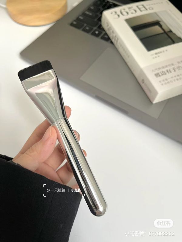 不吃粉一字粉底刷 