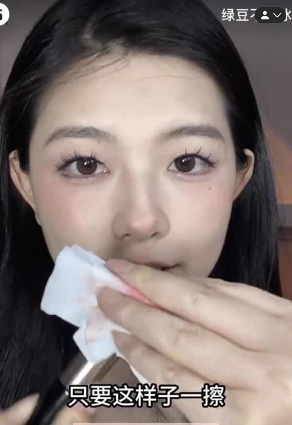 醜但猛♡萬用硅膠唇刷 