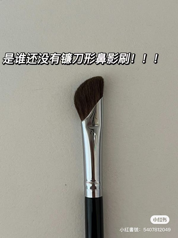 精準鼻影♡鐮刀修容刷 