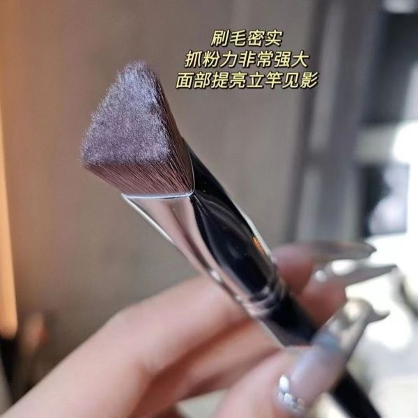 斜三角熨斗刷高光刷（淚溝神器） 