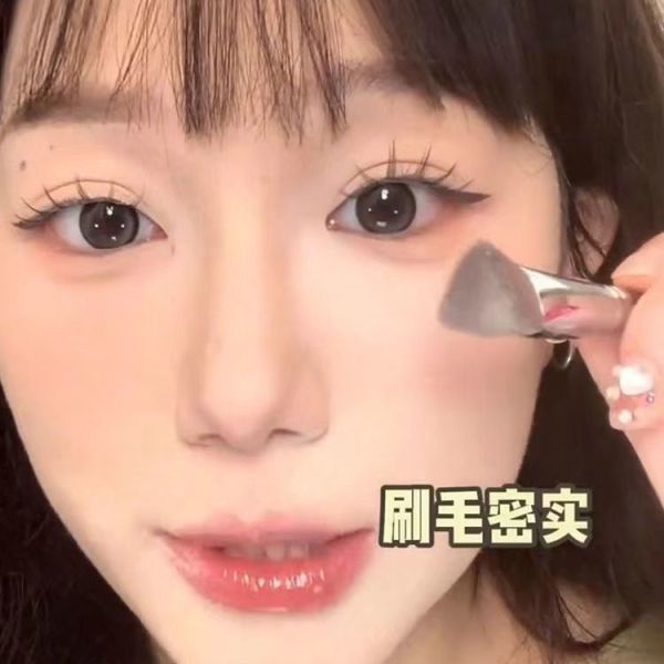 斜三角熨斗刷高光刷（淚溝神器） 