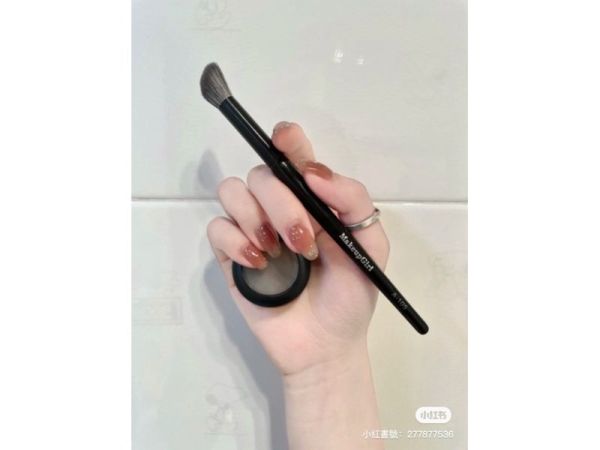 精緻翹鼻♡魅女郎/平替款 指腹鼻影刷 