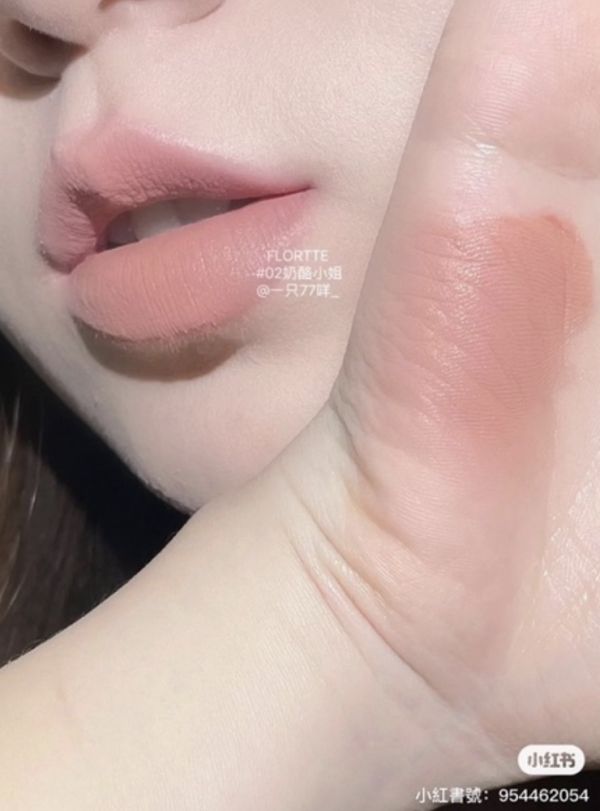 拯救唇部暗沈♡花洛莉雅flortte唇部打底唇霜 
