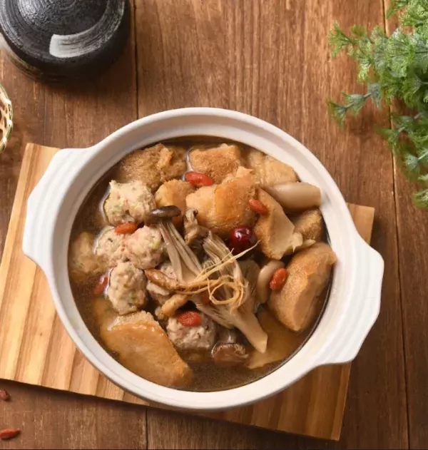 紘裕 善齋  福聚養生鍋（蛋素）滿滿菇菇力 湯頭鮮甜濃郁、溫潤養氣，是闔家共享的健康暖鍋『低溫配送』 福聚養生鍋, 蛋素鍋, 健康暖鍋, 菇類鍋, 低溫配送, 菌類食材, 中藥養生, 溫潤湯頭, 高纖飲食, 營養鍋品