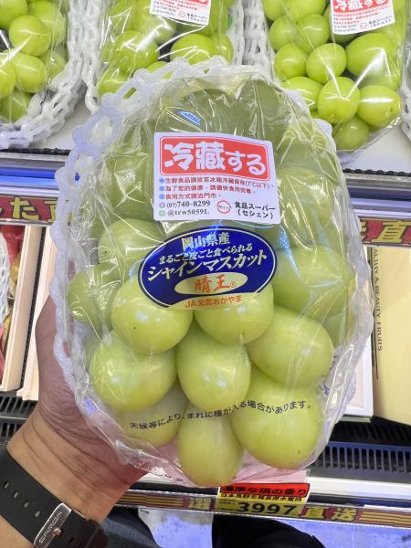[柔和香氣清甜爽口][整串規格]日本岡山晴王麝香葡萄 シャインマスカット 日本長野麝香葡萄