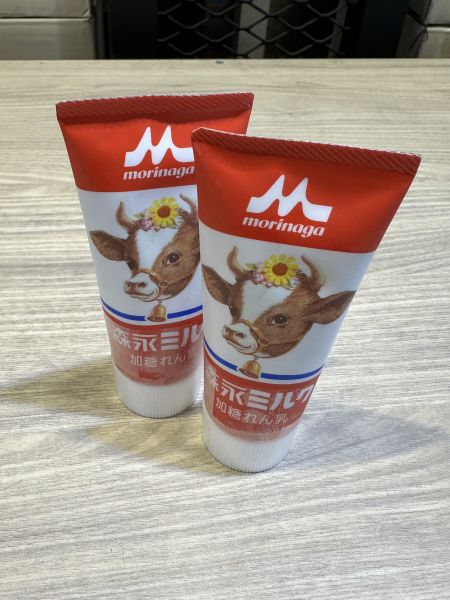 [草莓沾醬好滋味]森永乳業管狀煉乳 森永乳業管狀煉乳