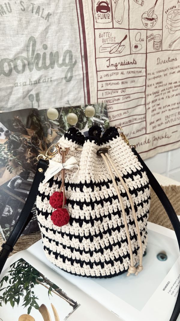 現貨 櫻桃紅束口水桶包 