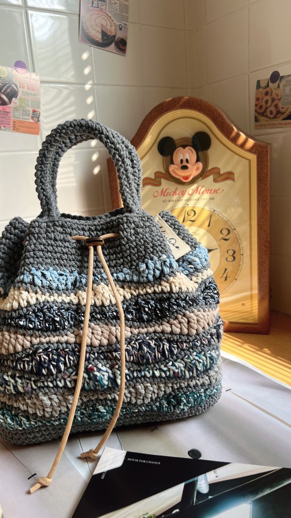 現貨 鉤織款流浪小手提 城市灰藍 