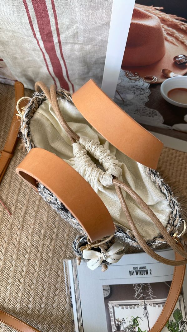 現貨 秋冬感毛呢流浪包 小香黑 