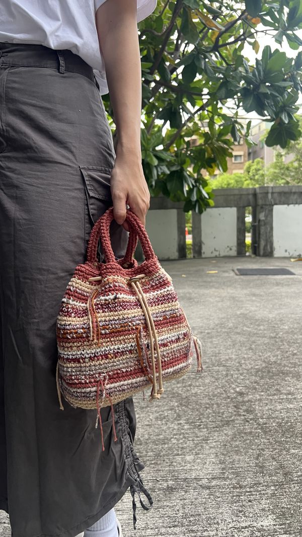 現貨 鉤織款流浪小手提 楓收 