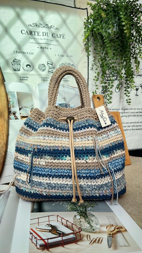 現貨 鉤織款流浪小手提 日本藍 